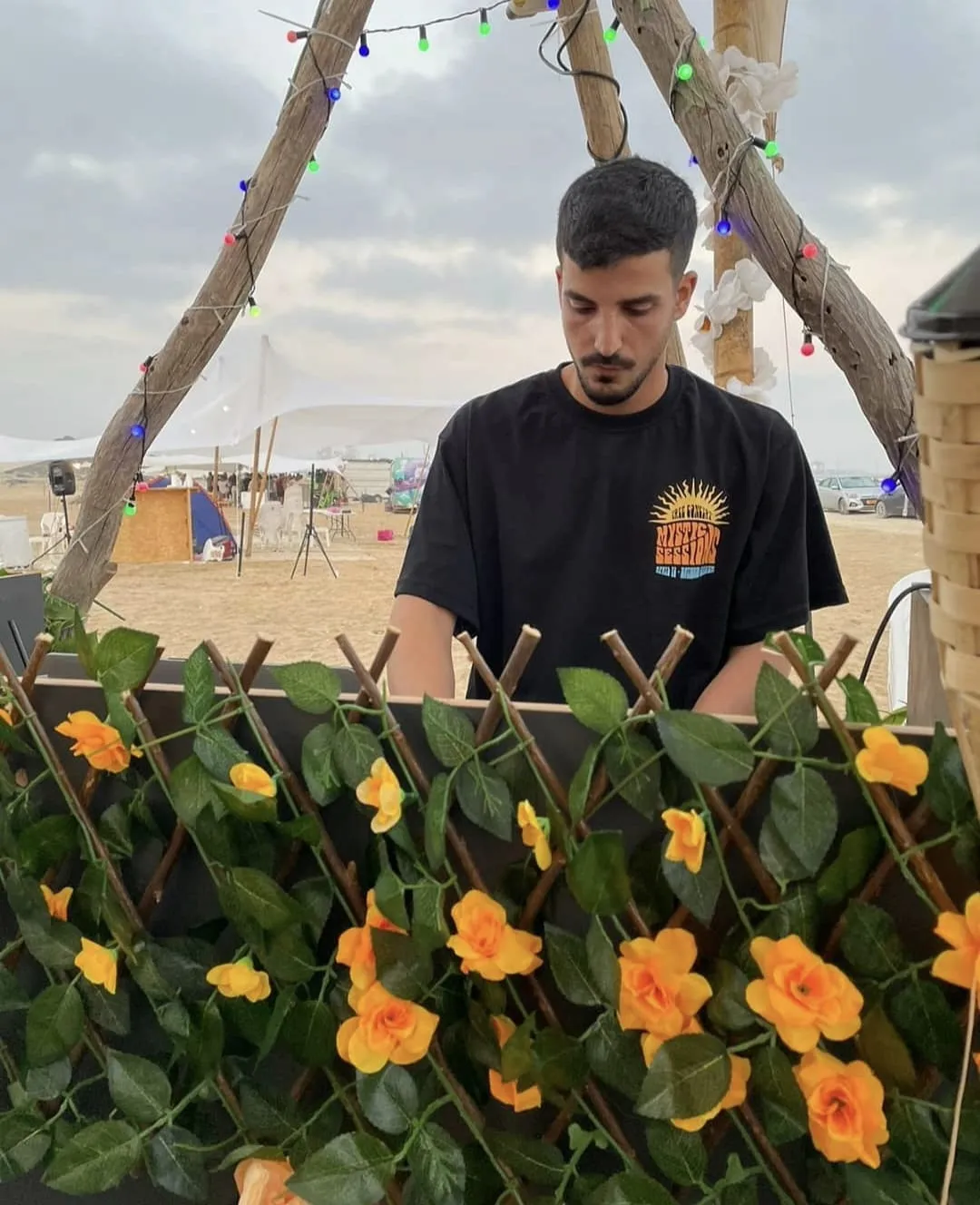CLOYSTER behind the decks